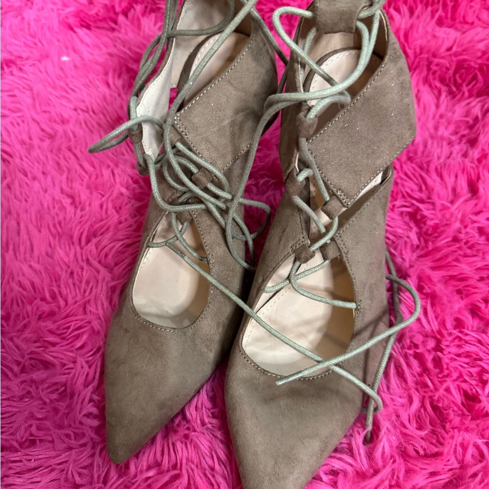 Stylish Women's Lace-Up Heels - size 10 - Picture 2 of 6